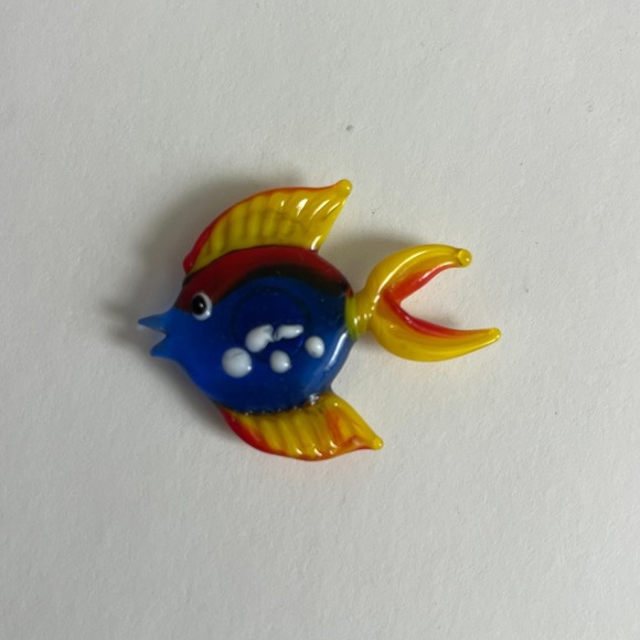 Vintage Set of 5 Blown Glass Tropical Fish Magnets Colorful Art Glass Nautical - Picture 6 of 11